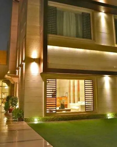 La Sagrita Hotel Escorts